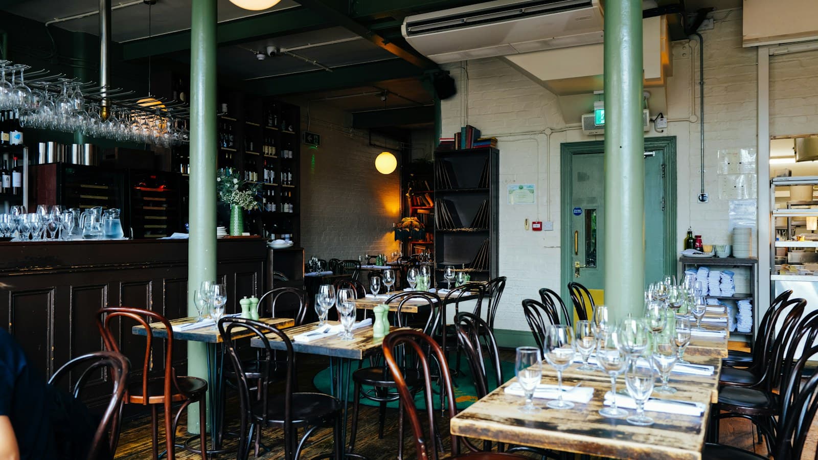 Aprire un ristorante con una SRL: guida 2026